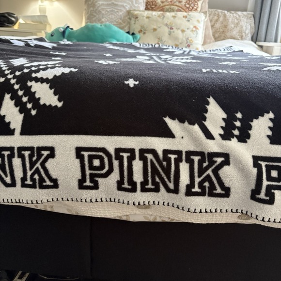Victoria Secret PINK Cozy Fleece Blanket Black Limited Edition 2017 - Picture 7 of 7